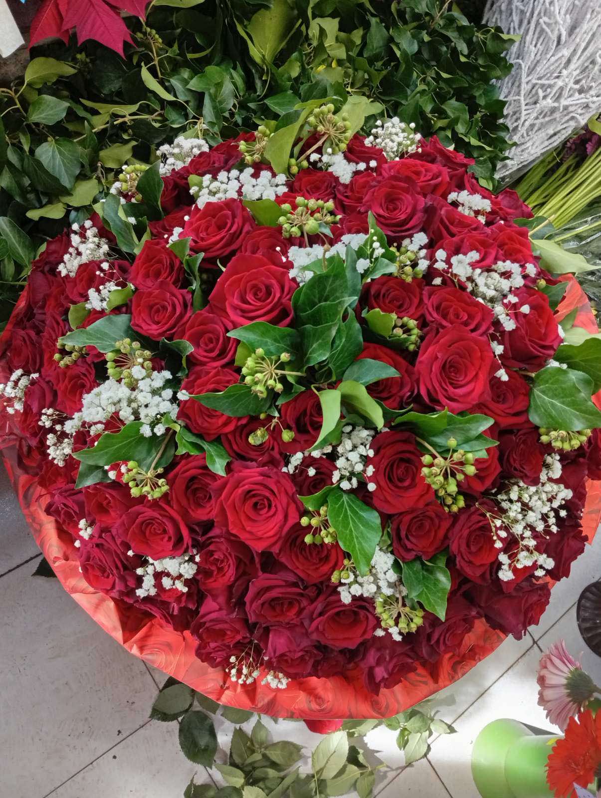 Класически 51 червени рози